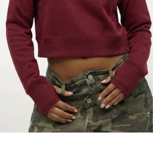 NEW - SZ M burgundy Ultra soft fleece sweatshirt, thumb holes, crew neck